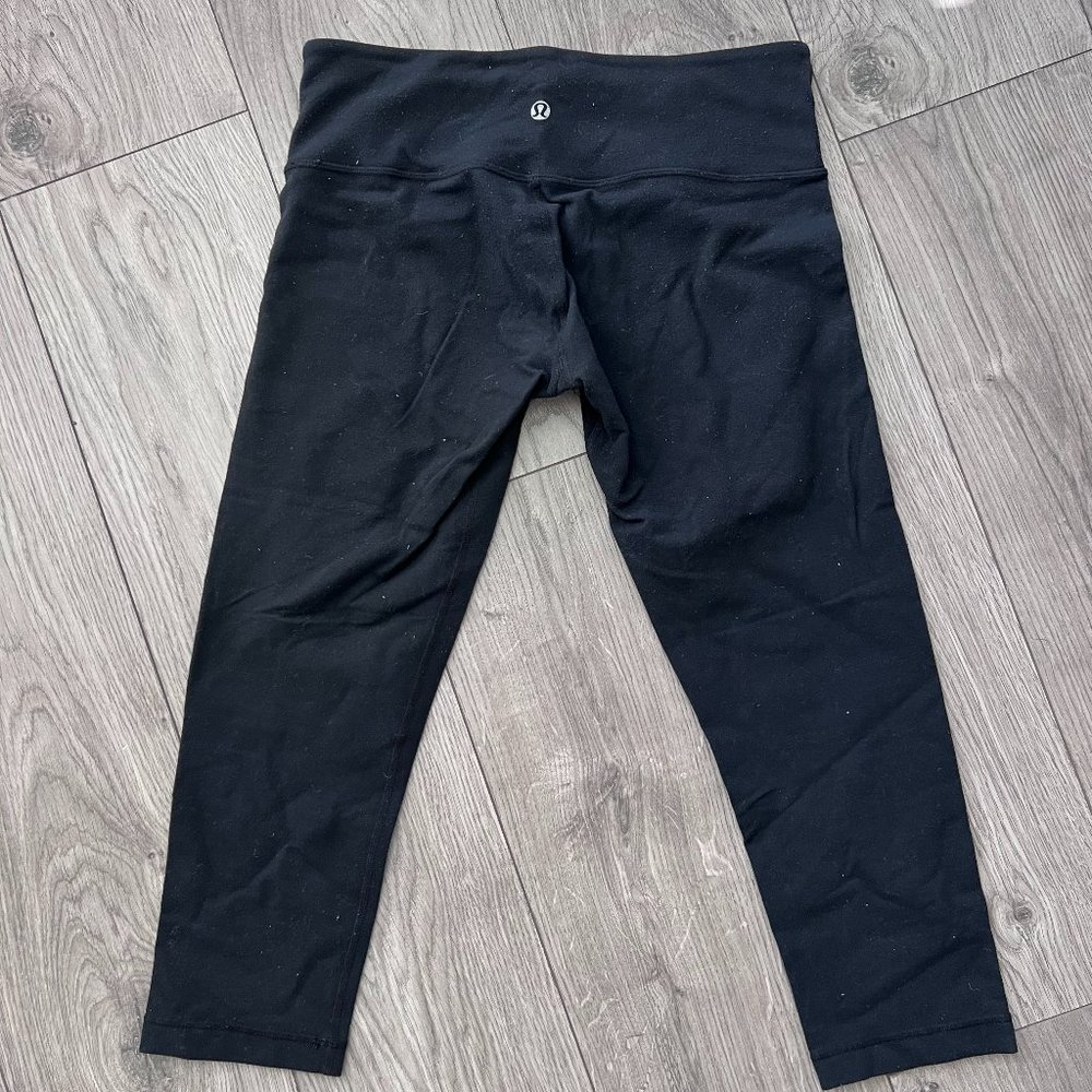 Black Lululemon Women's crop Luon Yoga Pants Size 6
